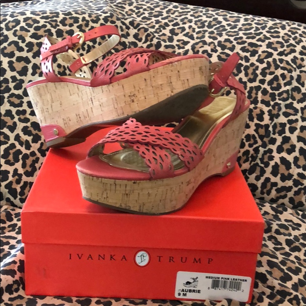 Ivanka Trump Medium Pink platform Sandals 9M
